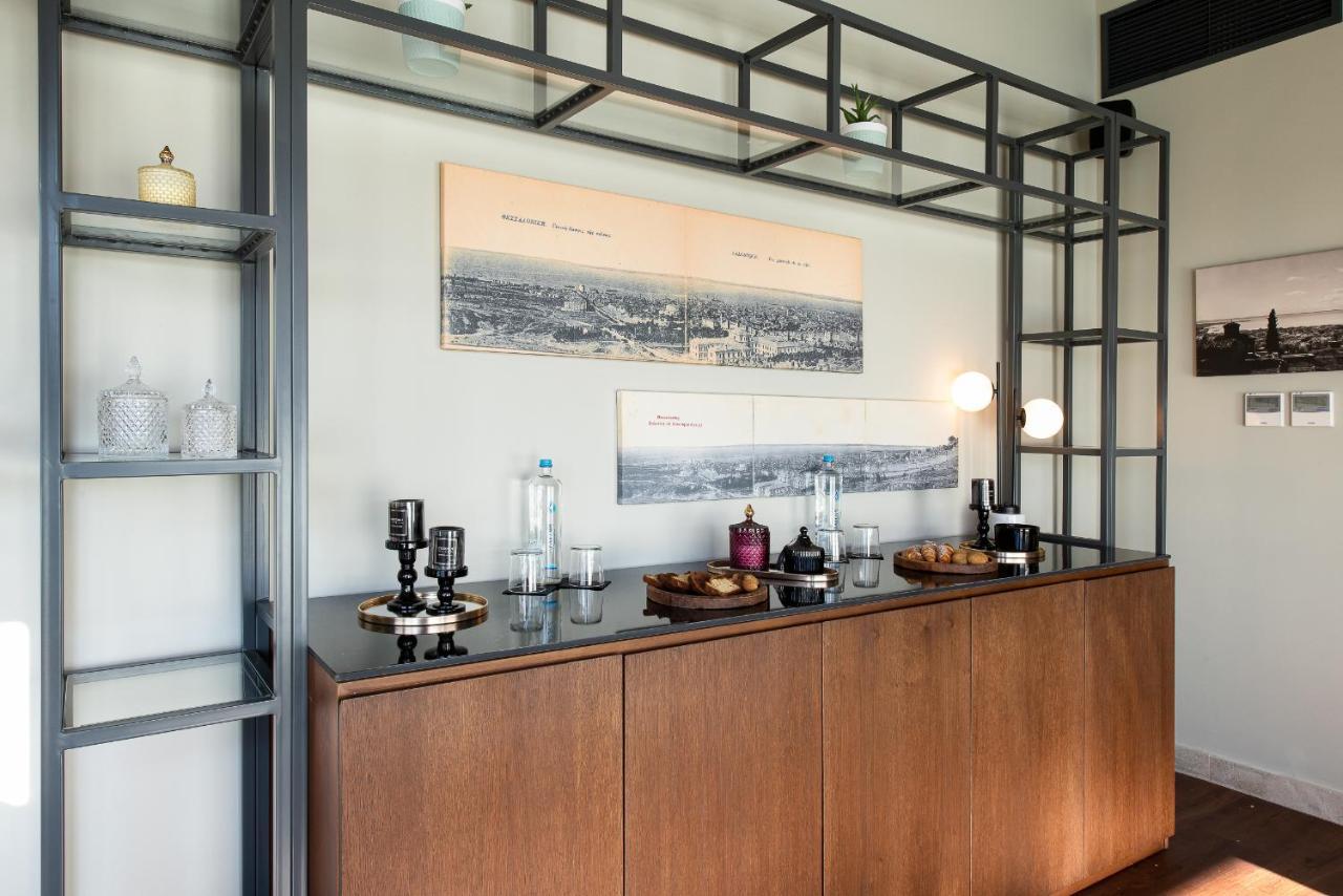 S Hotel Boutique Salonic Exterior foto A wet bar in a home